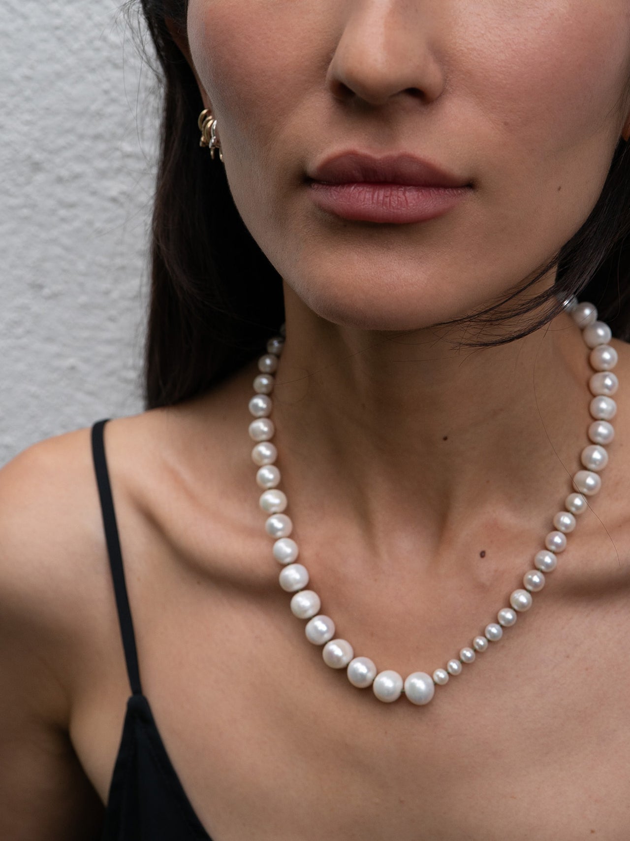 Contour Pearl Necklace