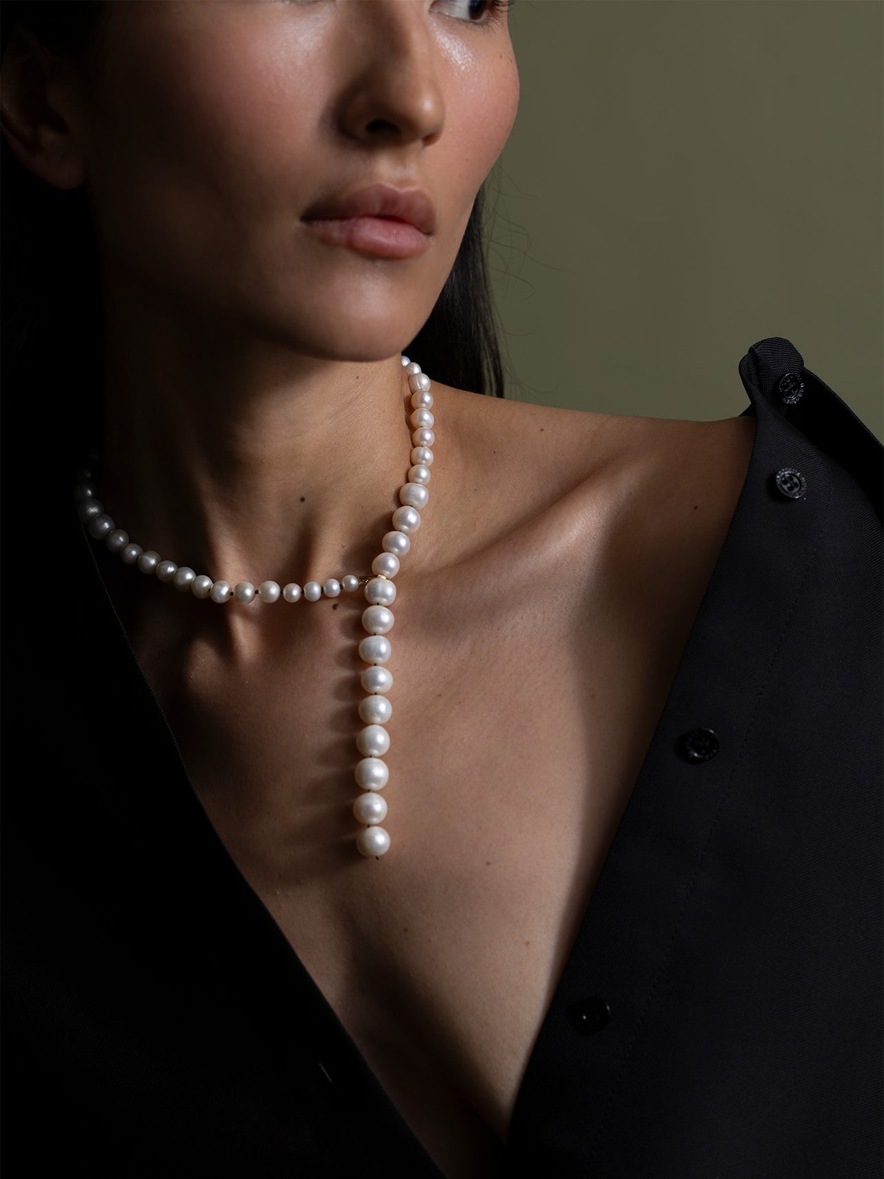 Contour Pearl Necklace