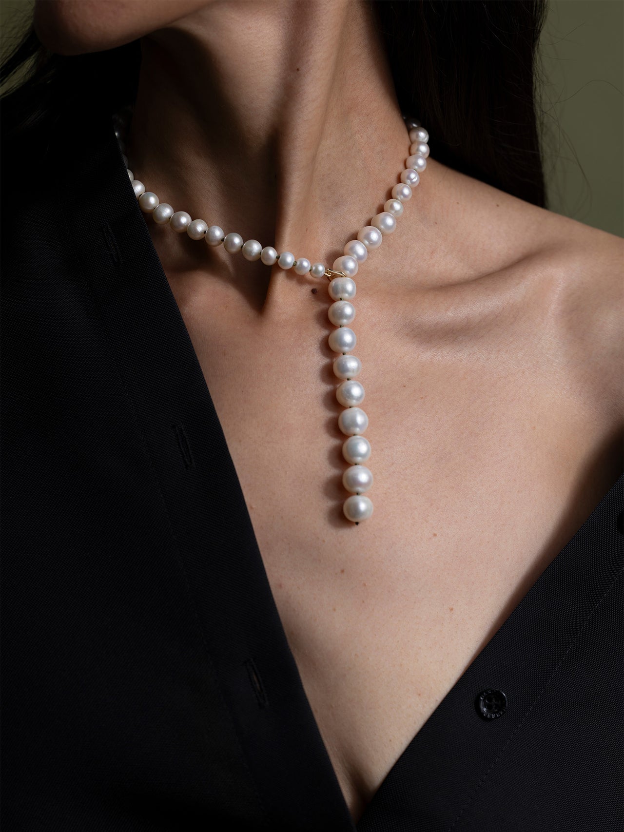Contour Pearl Necklace