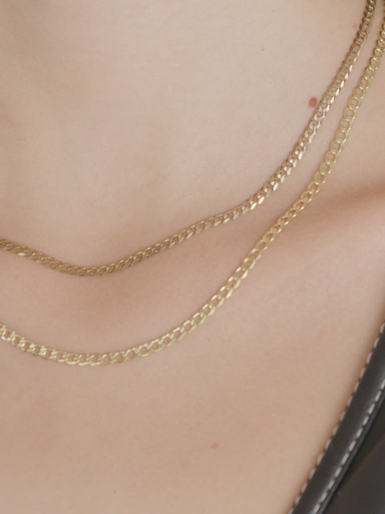 Video of XL Lightweight Havana Chain shot on model