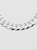 Close up of chain on XXL Curb Chain Necklace