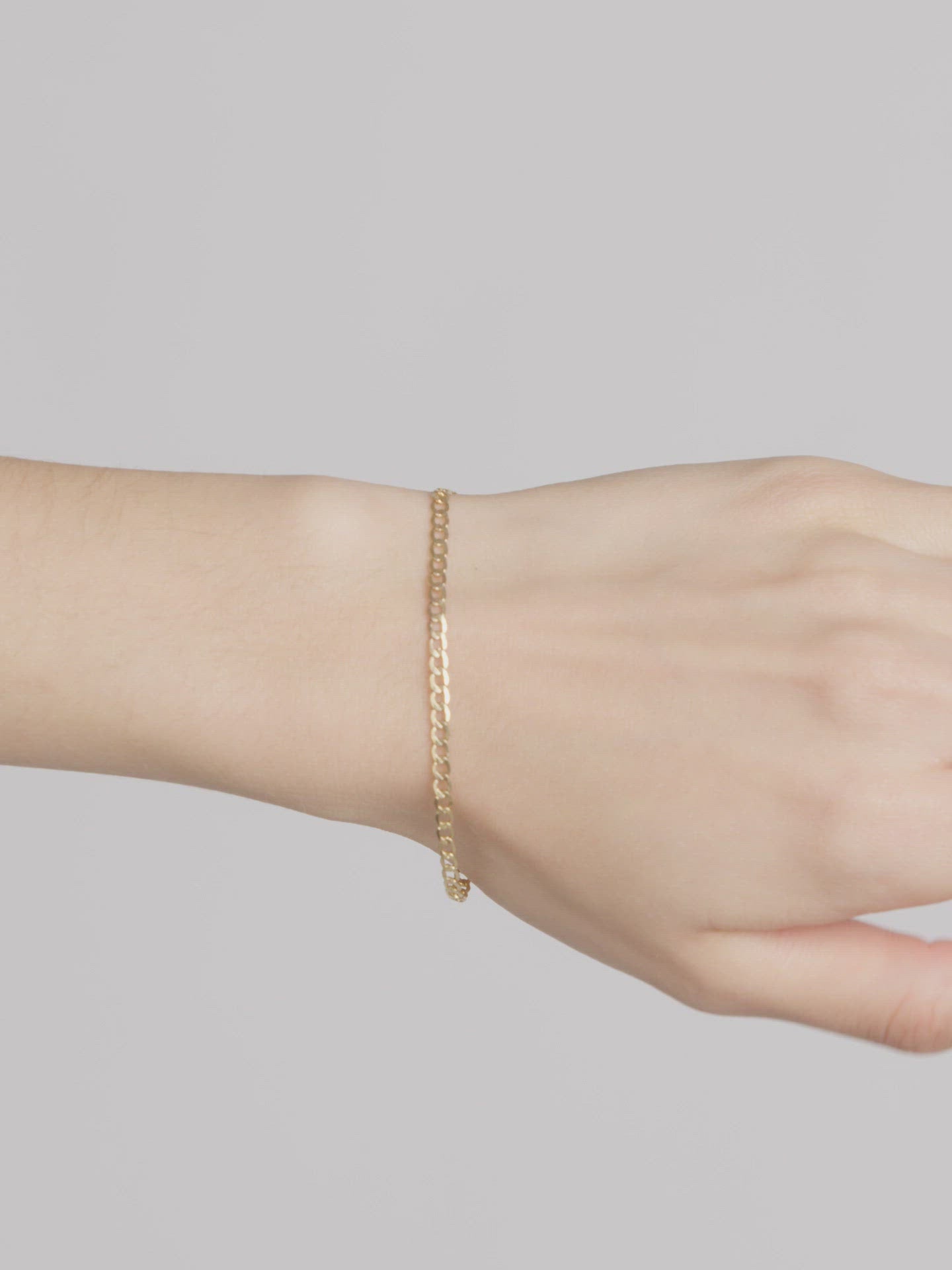 XL Lightweight Havana Chain Bracelet shot on model